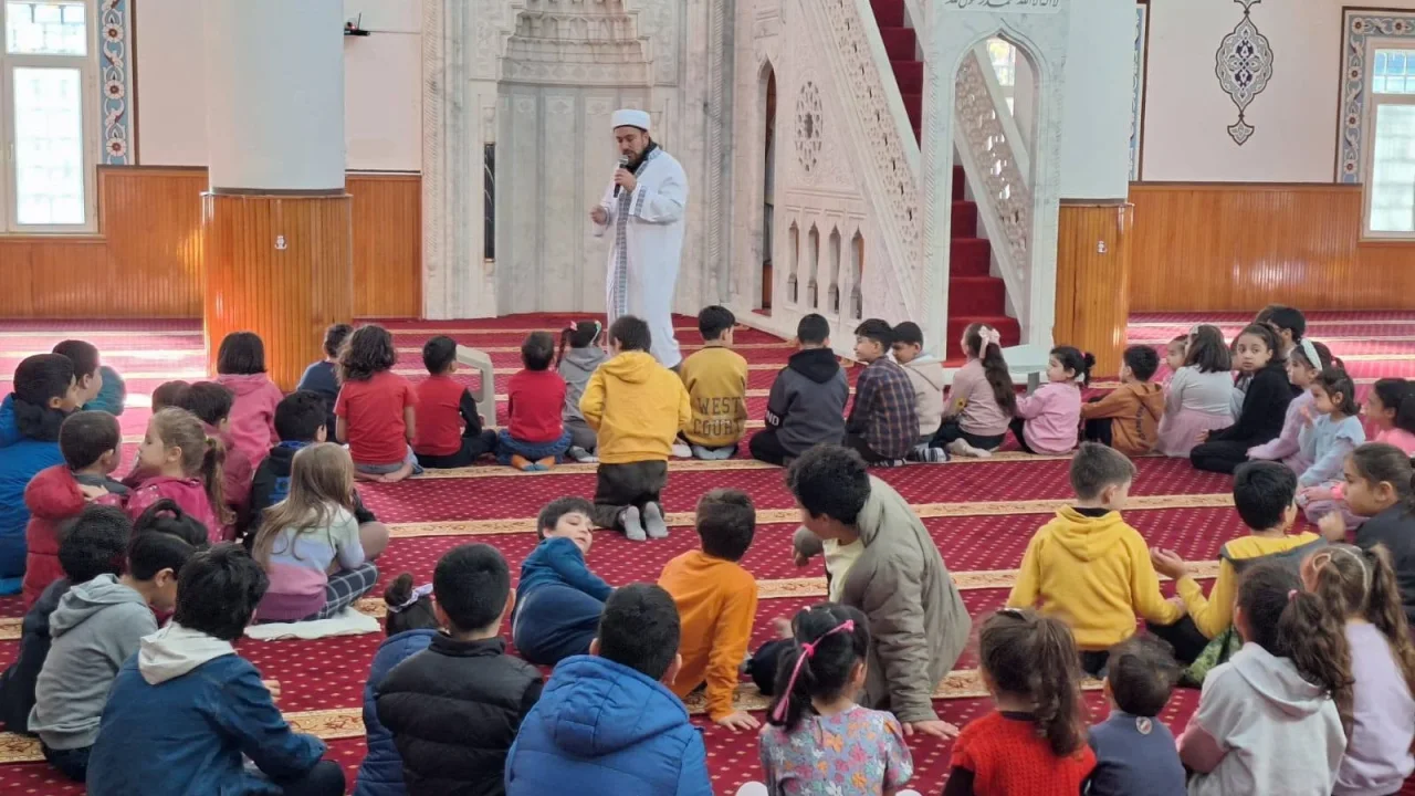 Osmaniye’de Cami-Çocuk Buluşması Etkinliği Düzenlendi