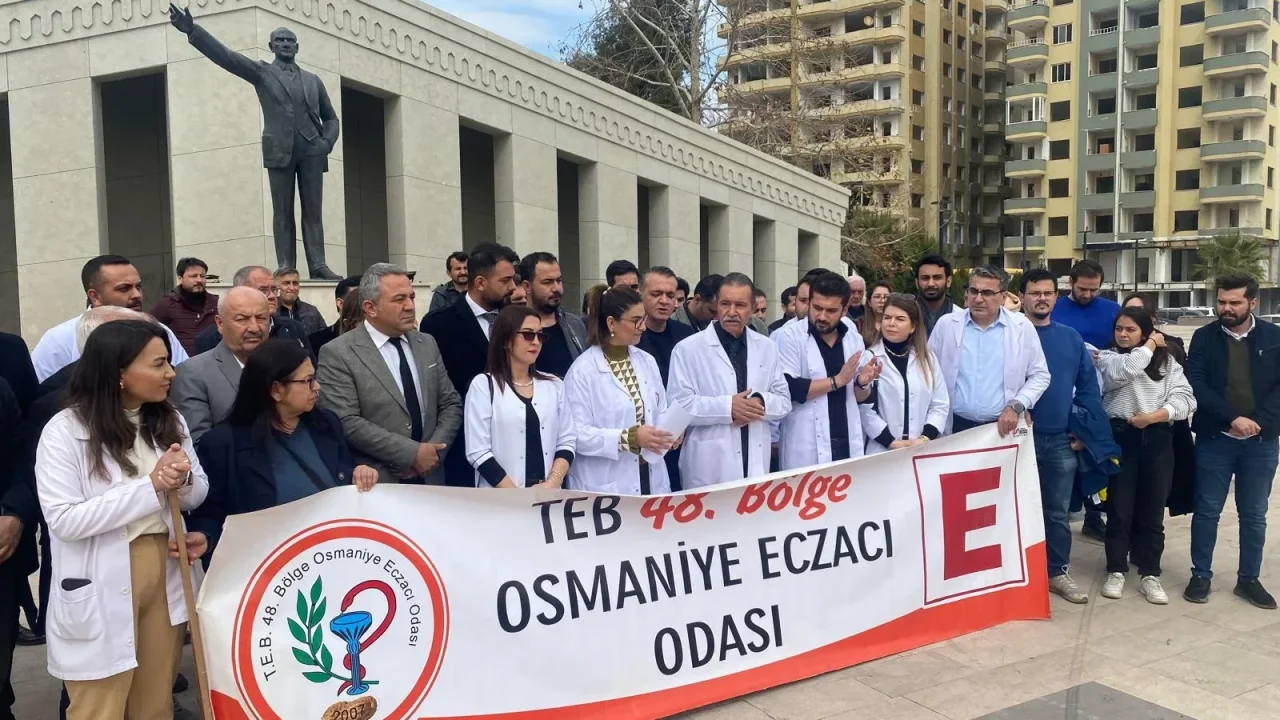 Osmaniye'de Eczacılar Ekonomik Krizi Protesto Etti