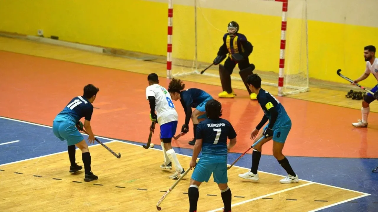 Osmaniye’de Erkekler Salon Hokey 1. Lig Başladı