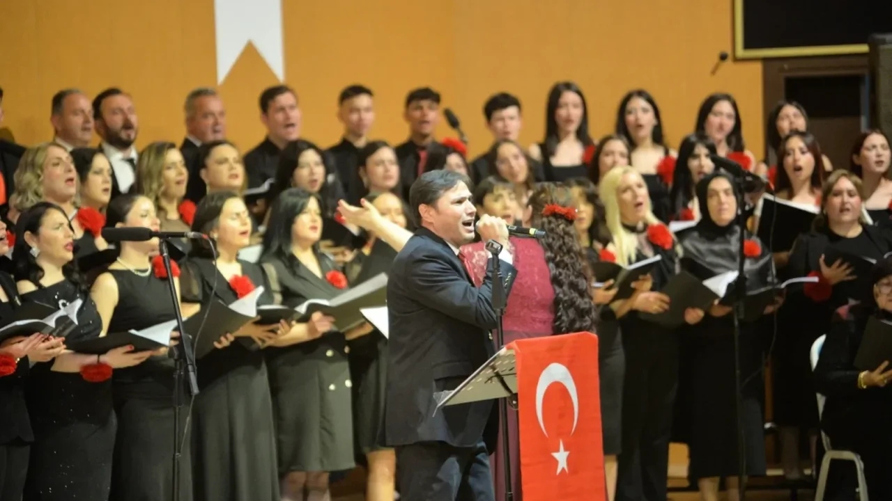Osmaniye’de “Ezgilerde Vatan” Konseri Beğeni Topladı