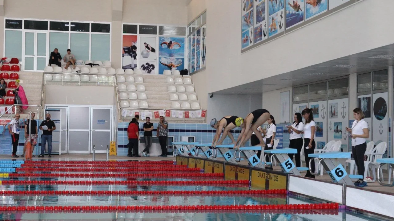 Osmaniye'de Gençler Kategorisi Yüzme Müsabakaları Sonuçlandı