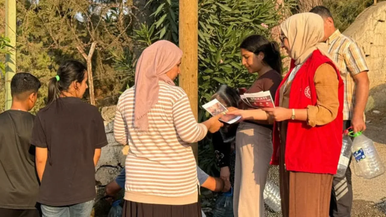 Osmaniye’de Gençler Orman İçin Broşür Dağıttı