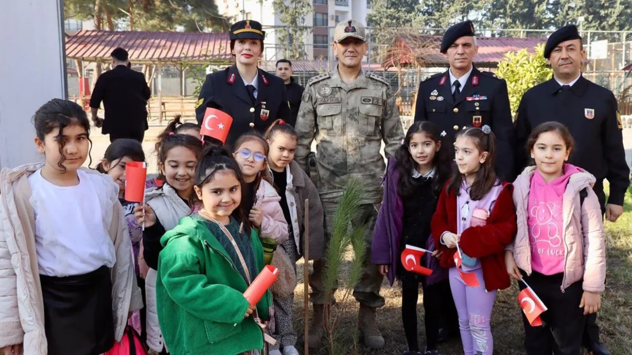 Osmaniye’de Jandarma'dan Çocuklara Doğa ve Güvenlik Dersi