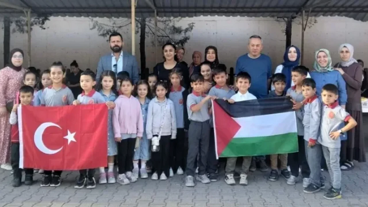Osmaniye’de Öğrenciler Gazze İçin Kermes Düzenledi