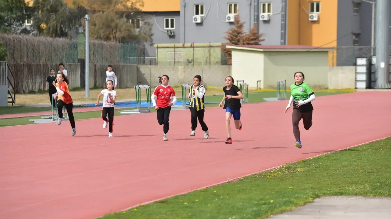 Osmaniye'de Okul Sporları Atletizm Müsabakası