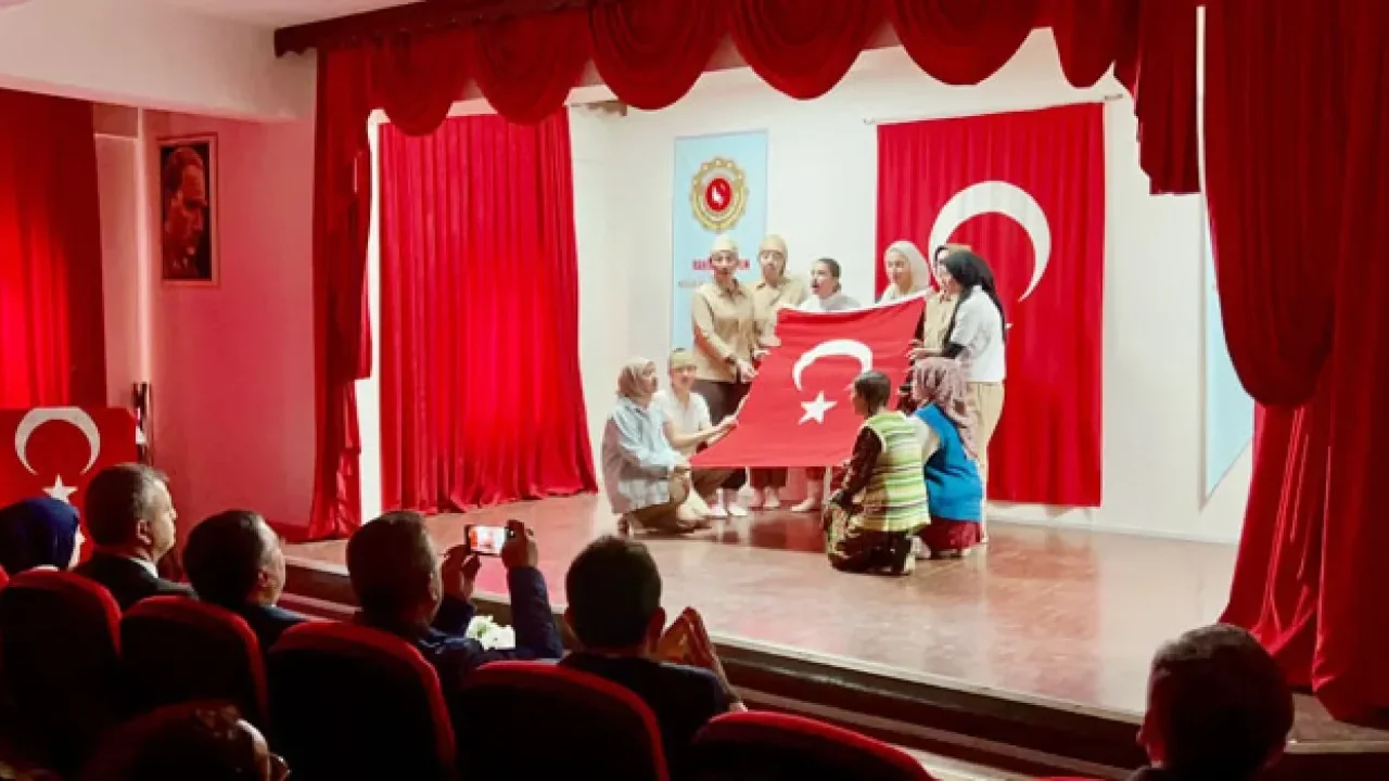 Osmaniye’de Seyit Onbaşı Tiyatrosu Duygulandırdı