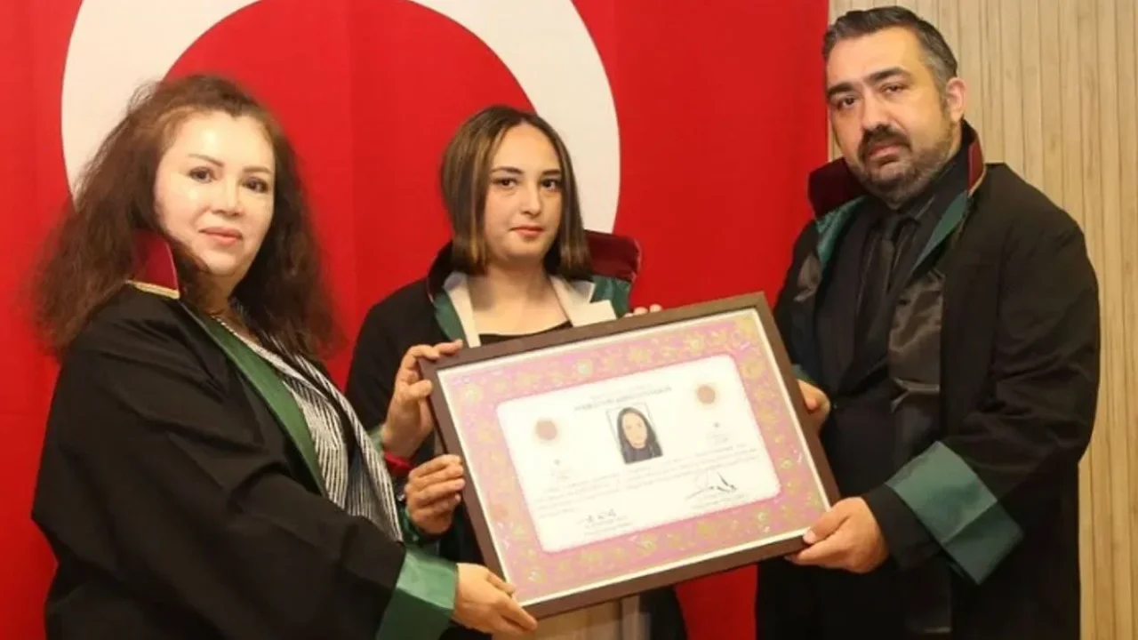 Osmaniye’de Üç Genç Avukat Ruhsatlarını Aldı
