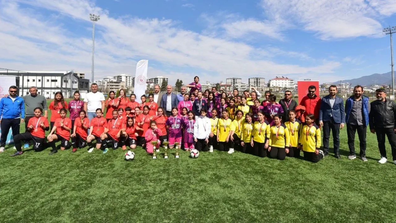 Osmaniye’de Yıldız Kızlar Futbol Turnuvası Sona Erdi