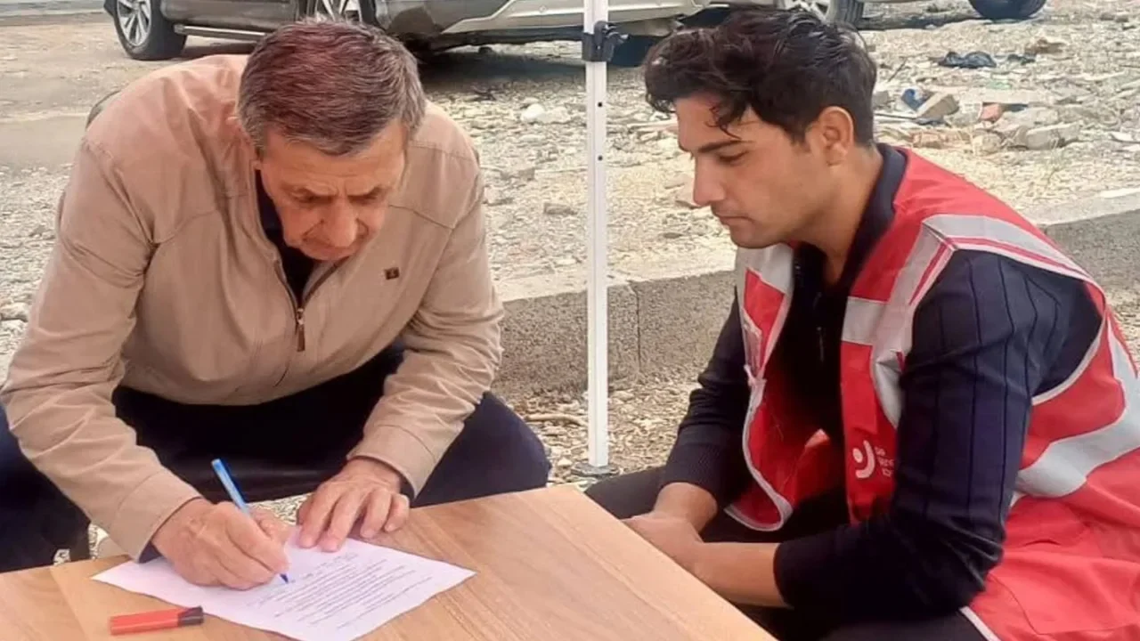 Osmaniye Halkı, İmamoğlu İçin İmza Kampanyasına Destek Veriyor