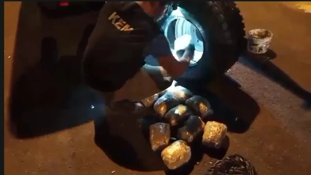 Osmaniye Polisi 9,4 Kilo Skunk Ele Geçirdi