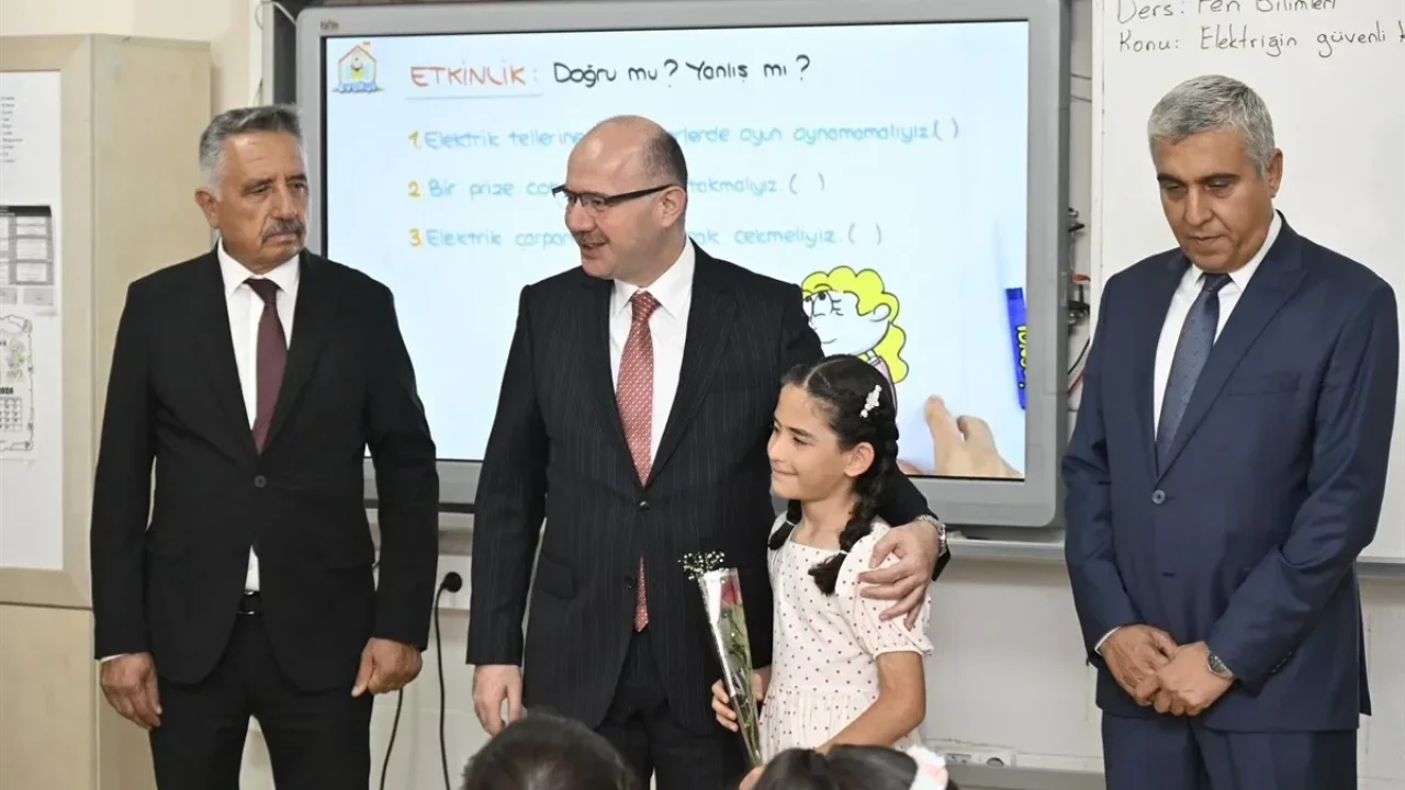 Osmaniye Valisi Öğrencilere Kitap Okumayı Anlattı