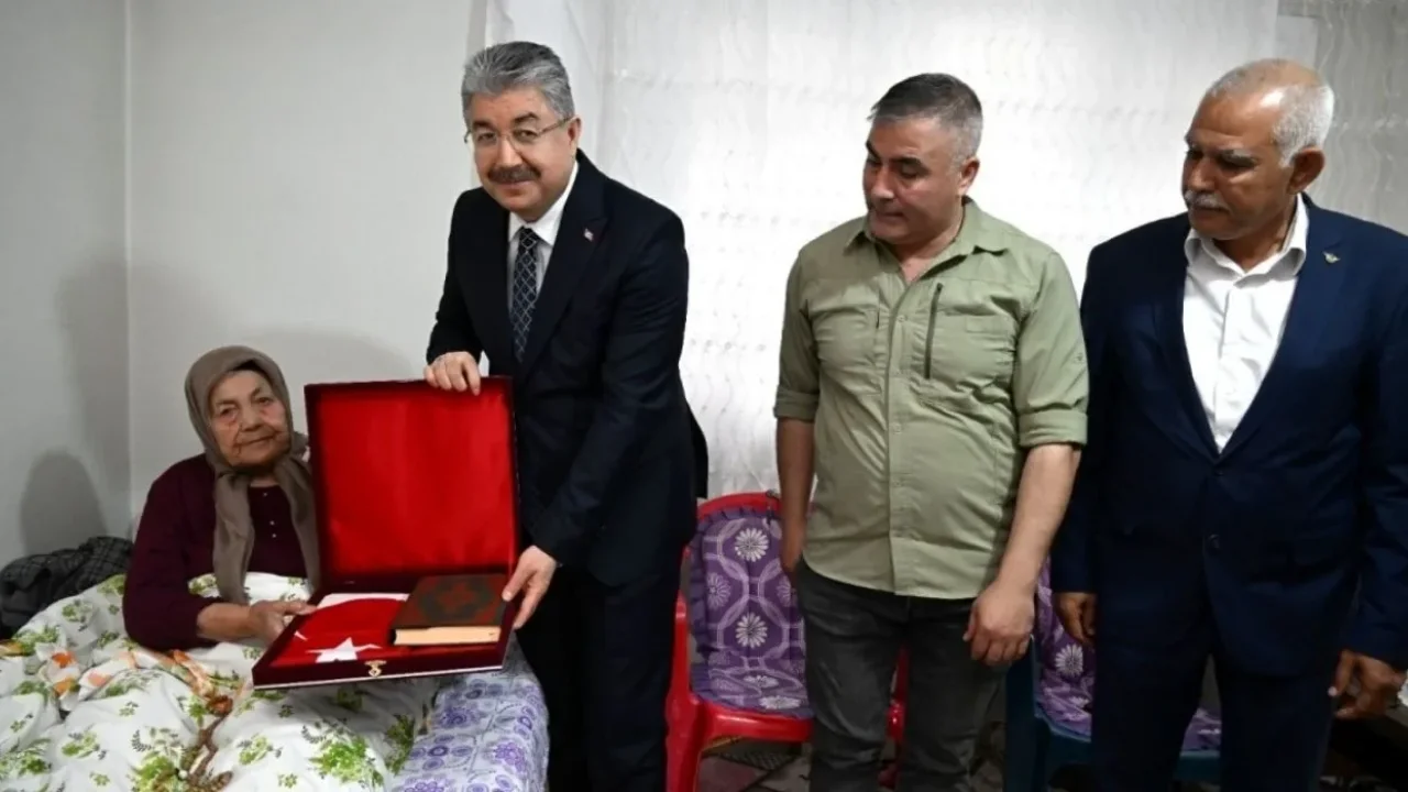 Osmaniye Valisi, Şehit Ailelerini 18 Mart’ta Unutmadı