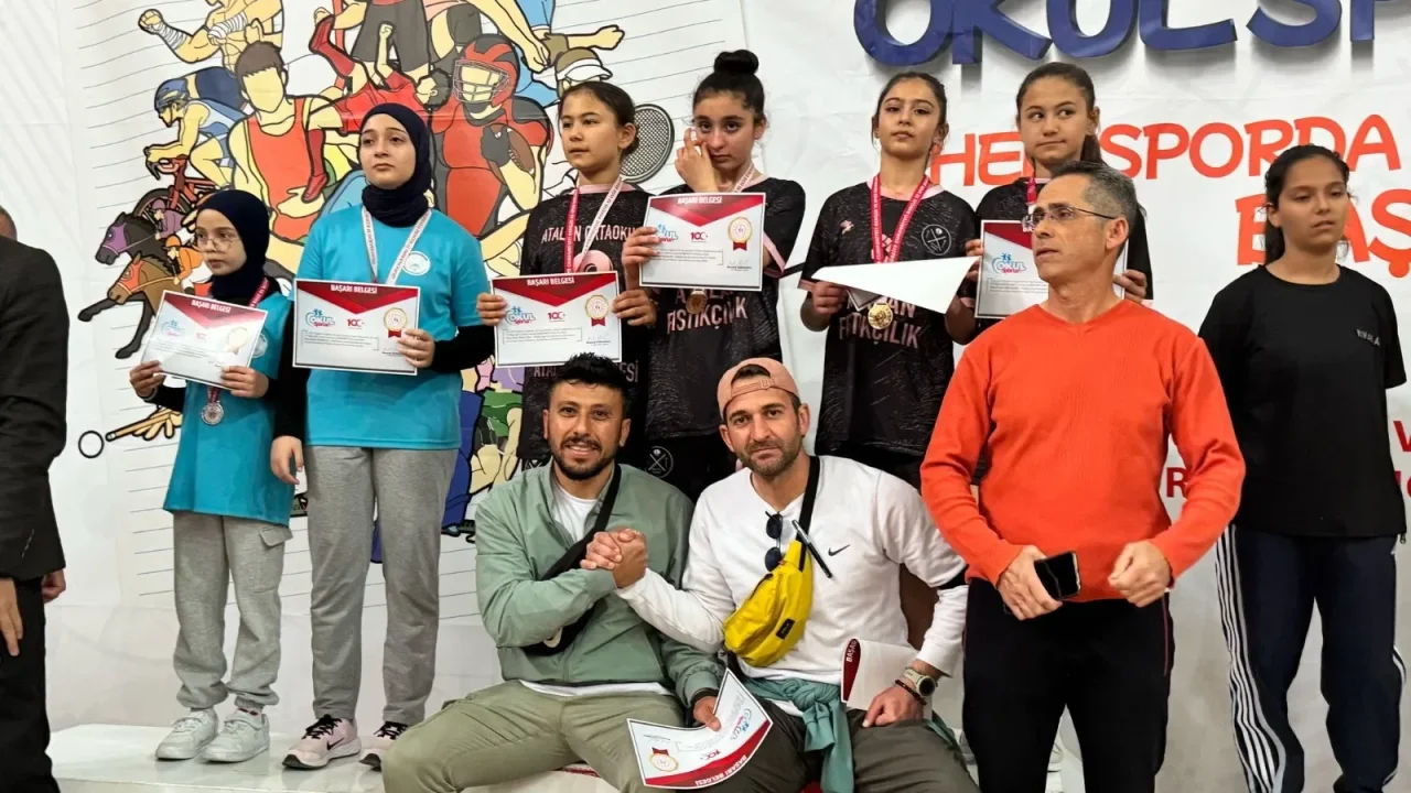 Osmaniyeli Kızlar Masa Tenisinde Bölge Şampiyonu Oldu