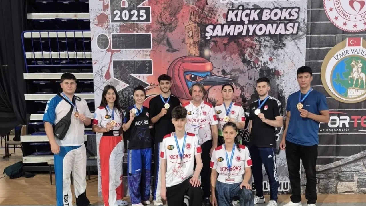 Osmaniyeli Sporculardan Kick Boks’ta Madalya Yağmuru