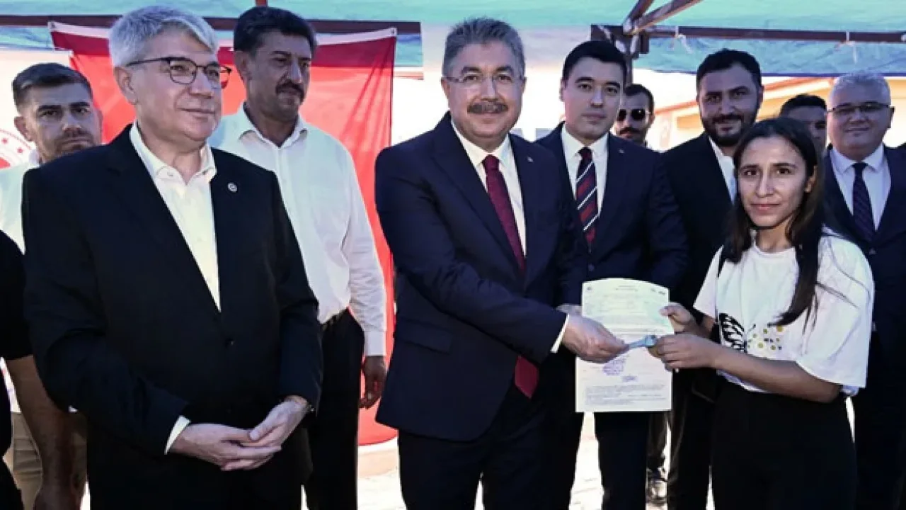 Sumbas’da Deprem Konutları Hak Sahiplerine Verildi