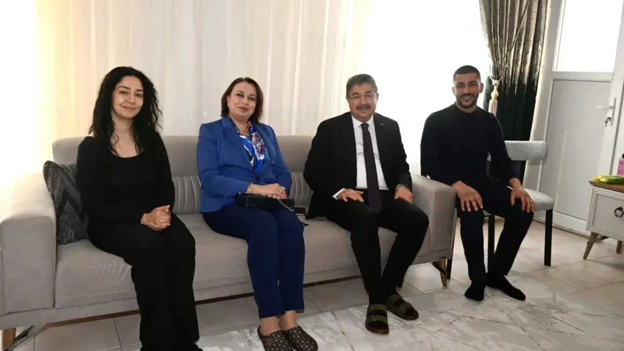 Vali Erdinç Yılmaz, 2025’in İlk Bebeği ve Yeni Evlilerle Buluştu