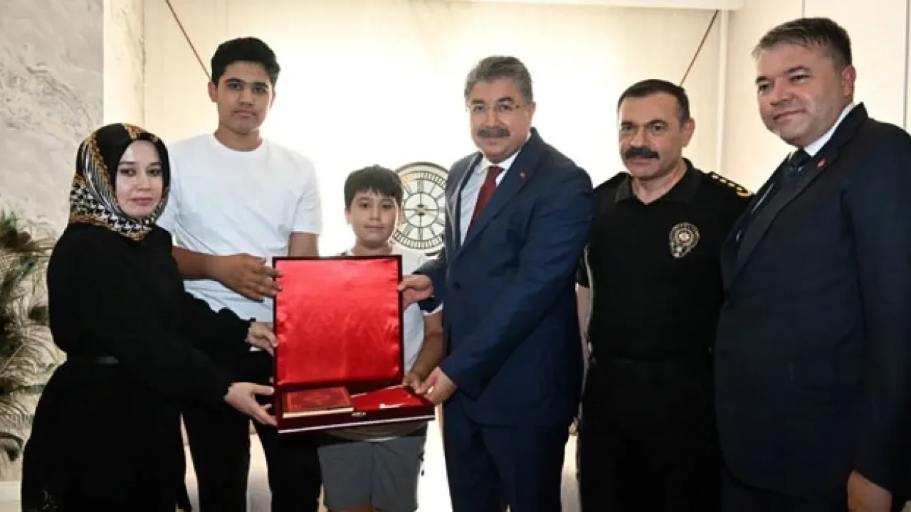 Vali Erdinç Yılmaz’dan Şehit Ailesine Duygu Dolu Ziyaret