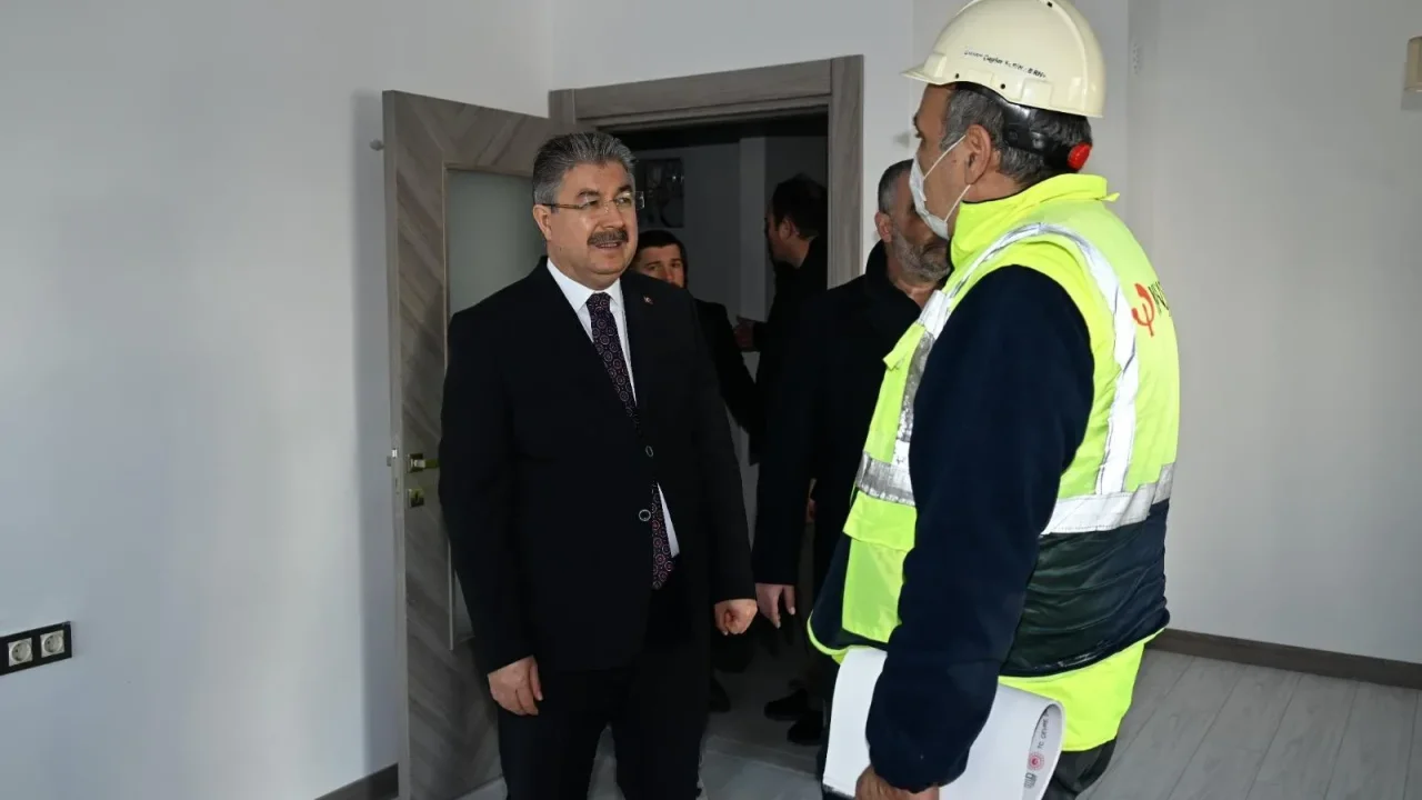 Vali Erdinç Yılmaz, Depremzedelere Yeni Yuvalarını Müjdeledi