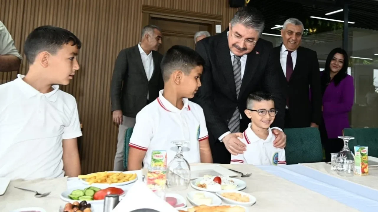Vali Erdinç Yılmaz Miniklerle Kahvaltıda Buluştu