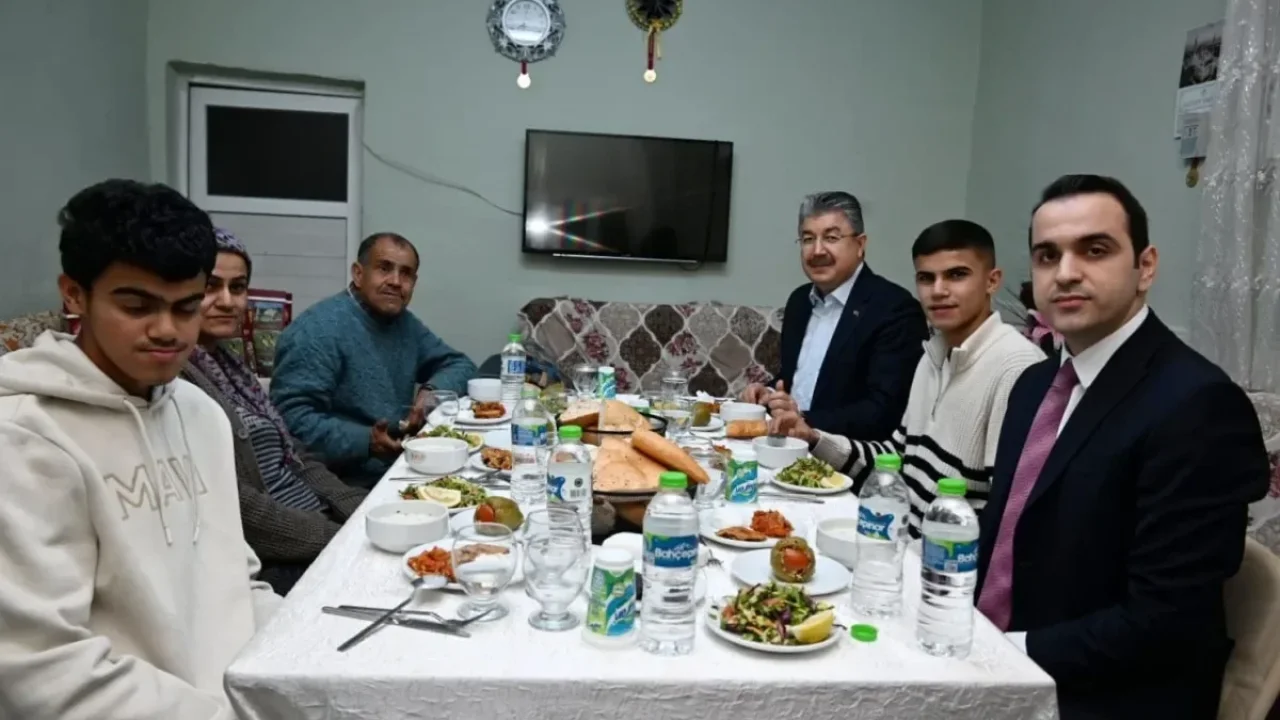 Vali Erdinç Yılmaz, Osmaniyeli ailelerle iftarda buluştu