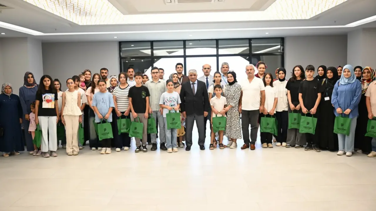 Yeşilyurt Belediyesi’nden başarılı öğrencilere ödül