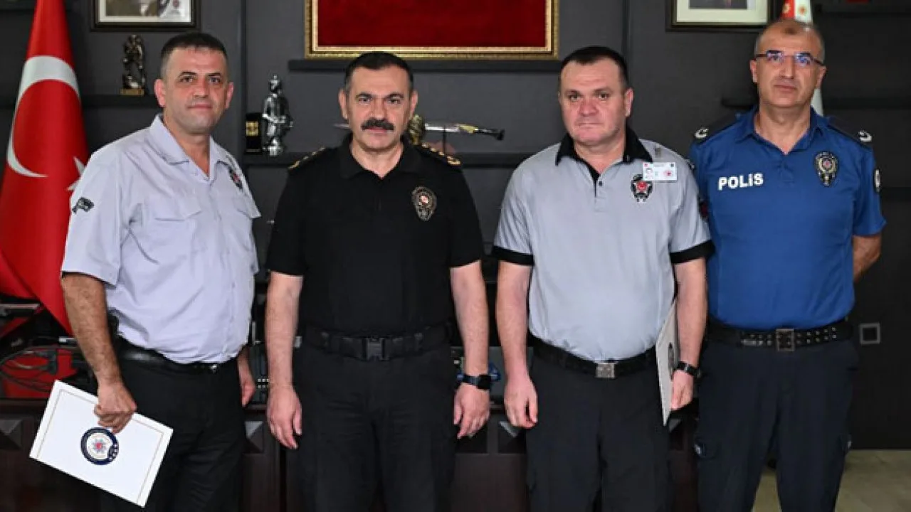İki Güvenlik Görevlisi Dolandırıcılara Geçit Vermedi