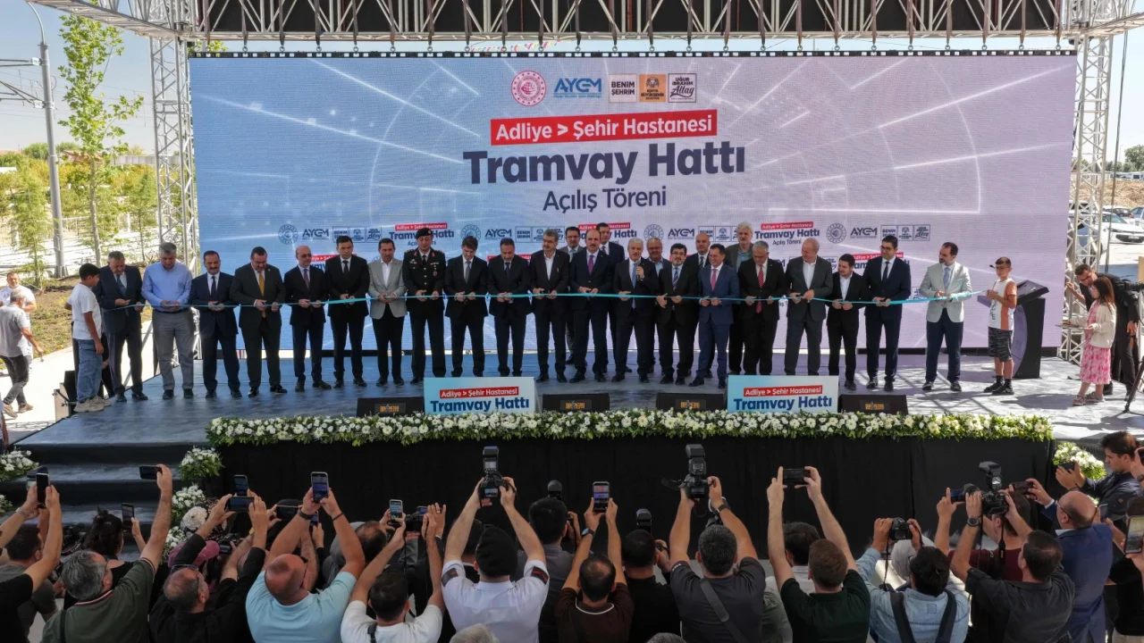 Adliye-Şehir Hastanesi tramvay hattı hizmete açıldı