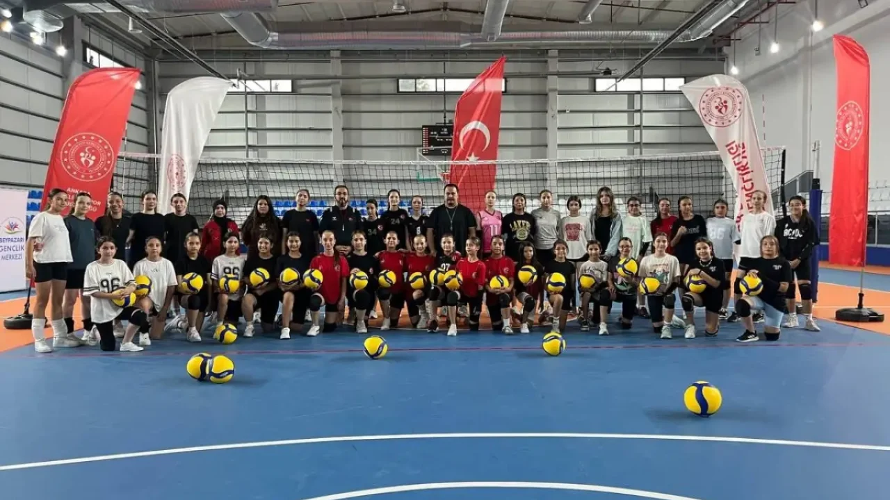 Beypazarı’nda yeni spor salonunda ilk antrenman yapıldı