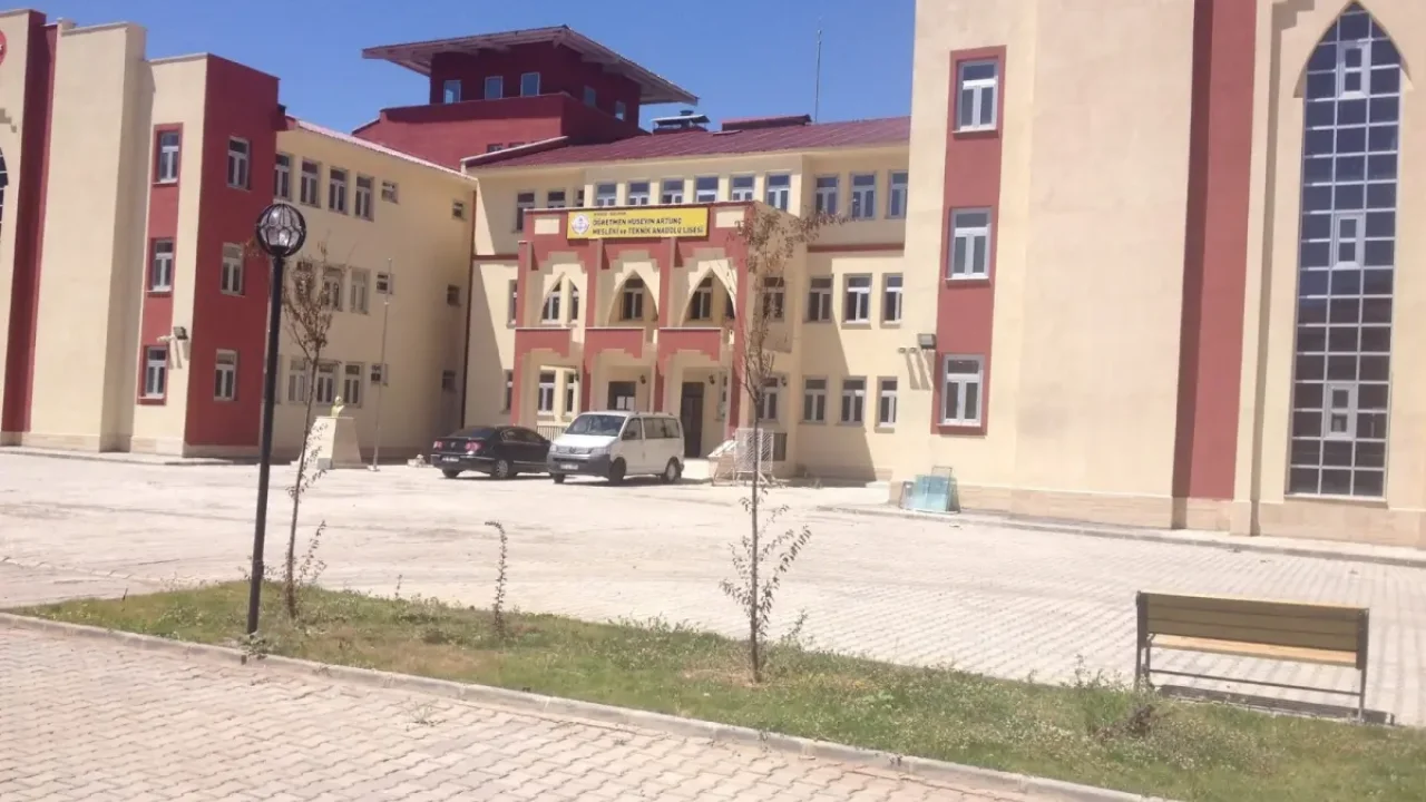 Bingöl'de okul pansiyonunda asansör kazası yaraladı