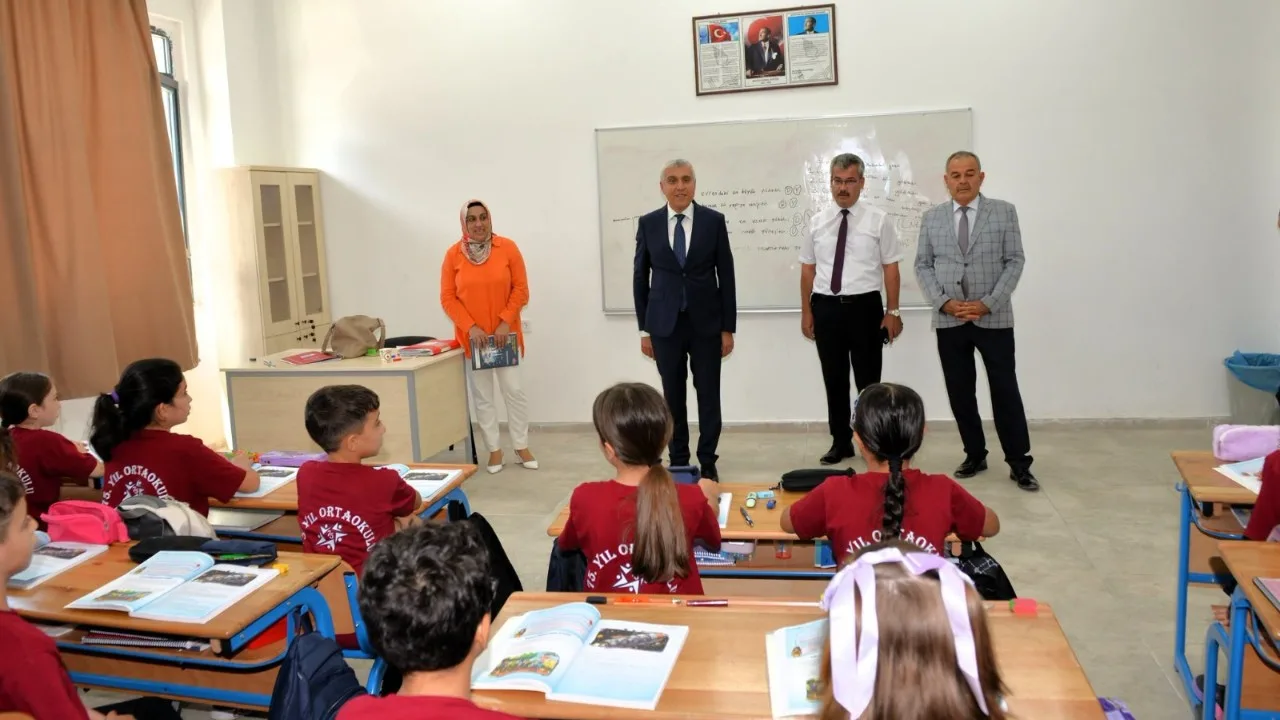 Depremde Hasar Gören 75. Yıl Ortaokulu Yeniden Öğrencileriyle Buluştu