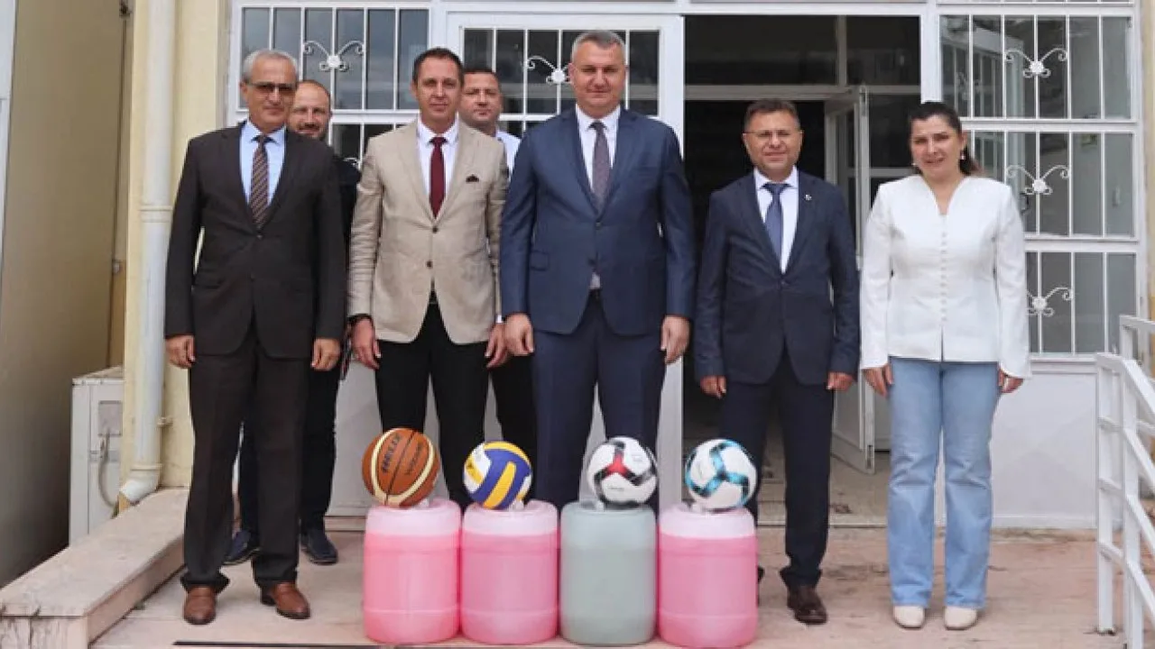 Düziçi Belediyesinden Okullara Temizlik ve Spor Malzemesi Desteği
