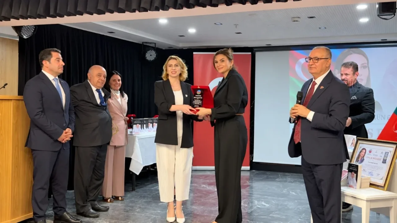 Ganire Paşayeva anısına Ayten Rehimova ödüllendirildi