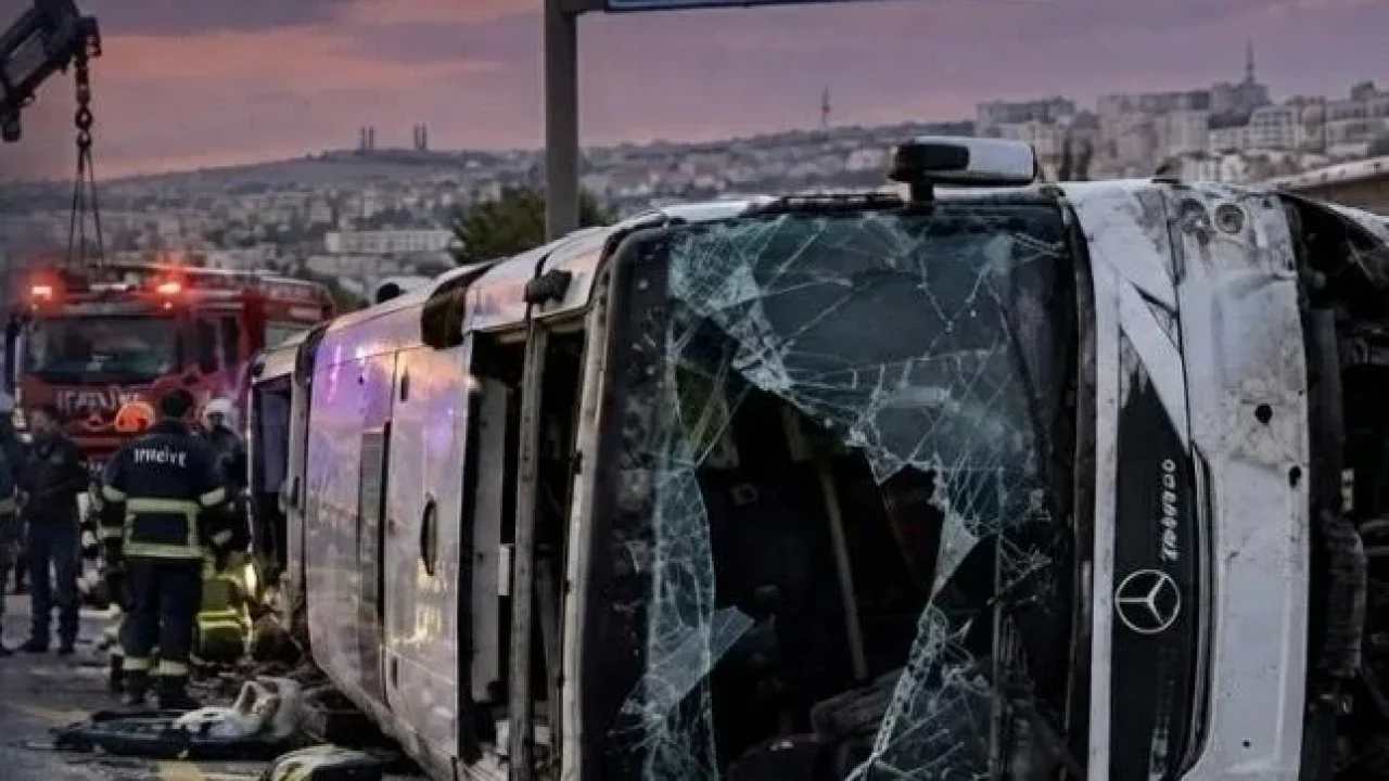 Gaziantep’te servis midibüsü ile otomobil çarpıştı: 7 ölü