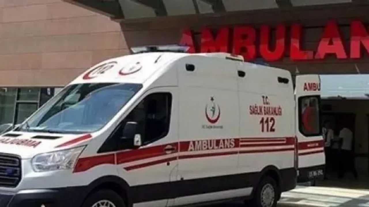 Gaziantep yol kazası: Otomobil ve midibüs çarpıştı