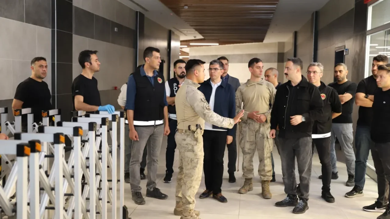 Gürbulak Gümrük Kapısı'nda gece denetimi gerçekleştirildi