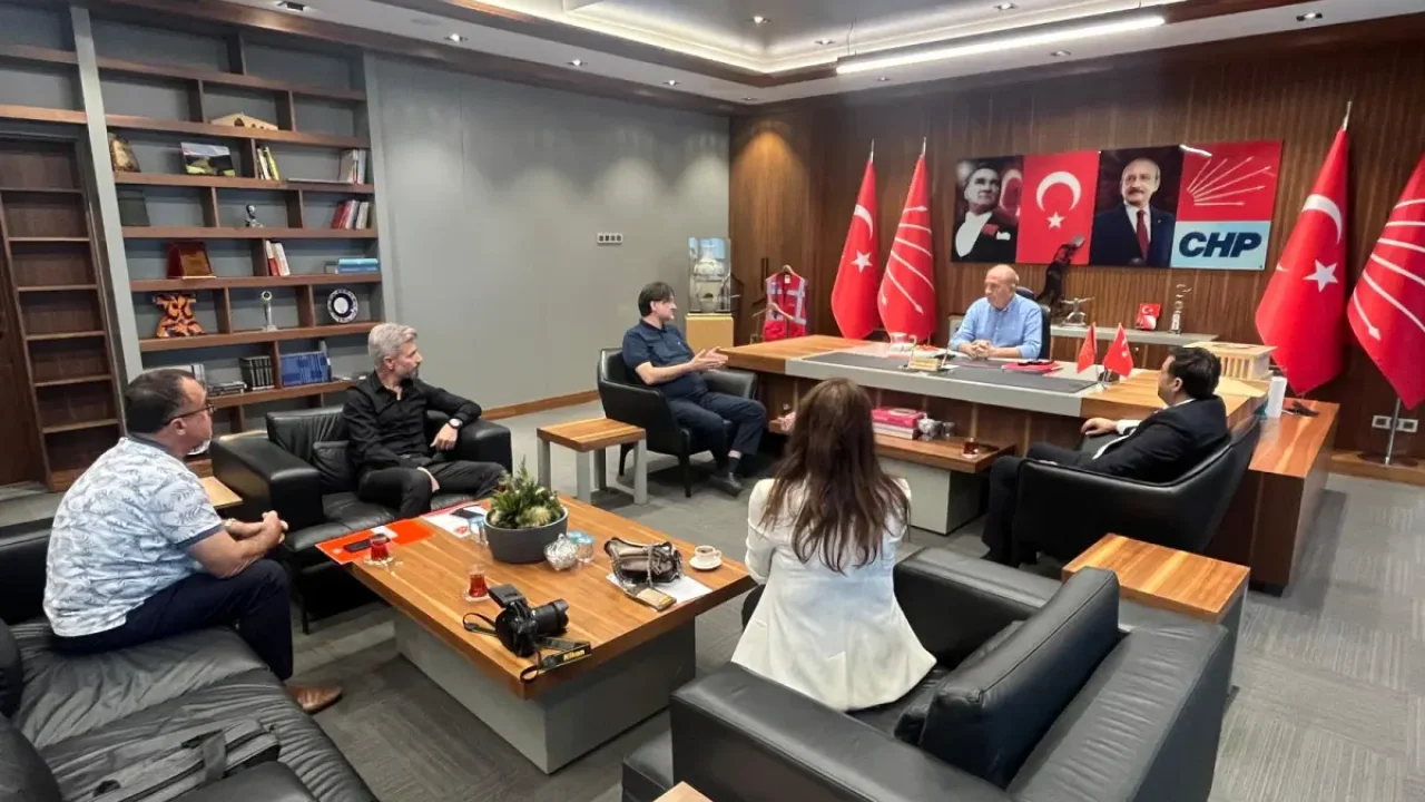 Gürsel Tekin bağımsız gazetecilerle bir araya geldi