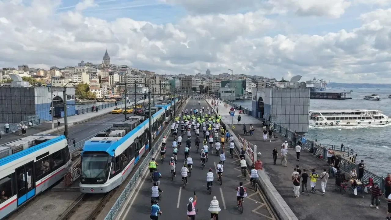 Halk sürüşü etkinliğinde 1500 kişi pedal çevirdi