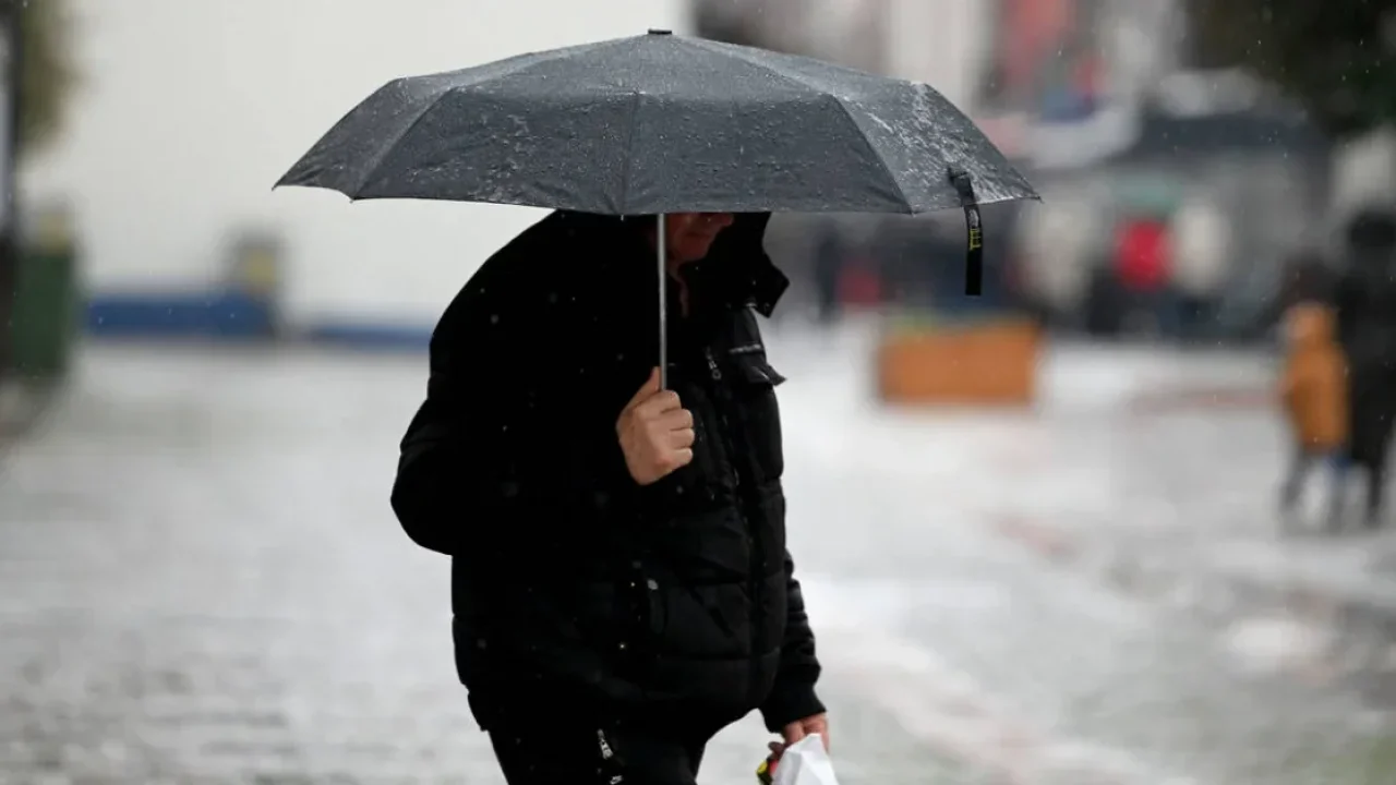 Hava sıcaklıkları düşüyor, bölgelerde yağış etkiliyor
