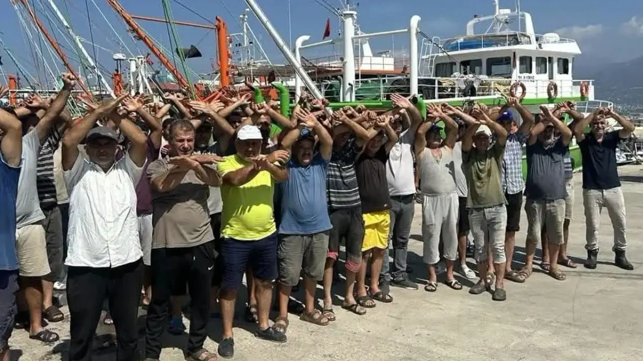 İskenderun balıkçıları yüksek maliyetler nedeniyle geri.