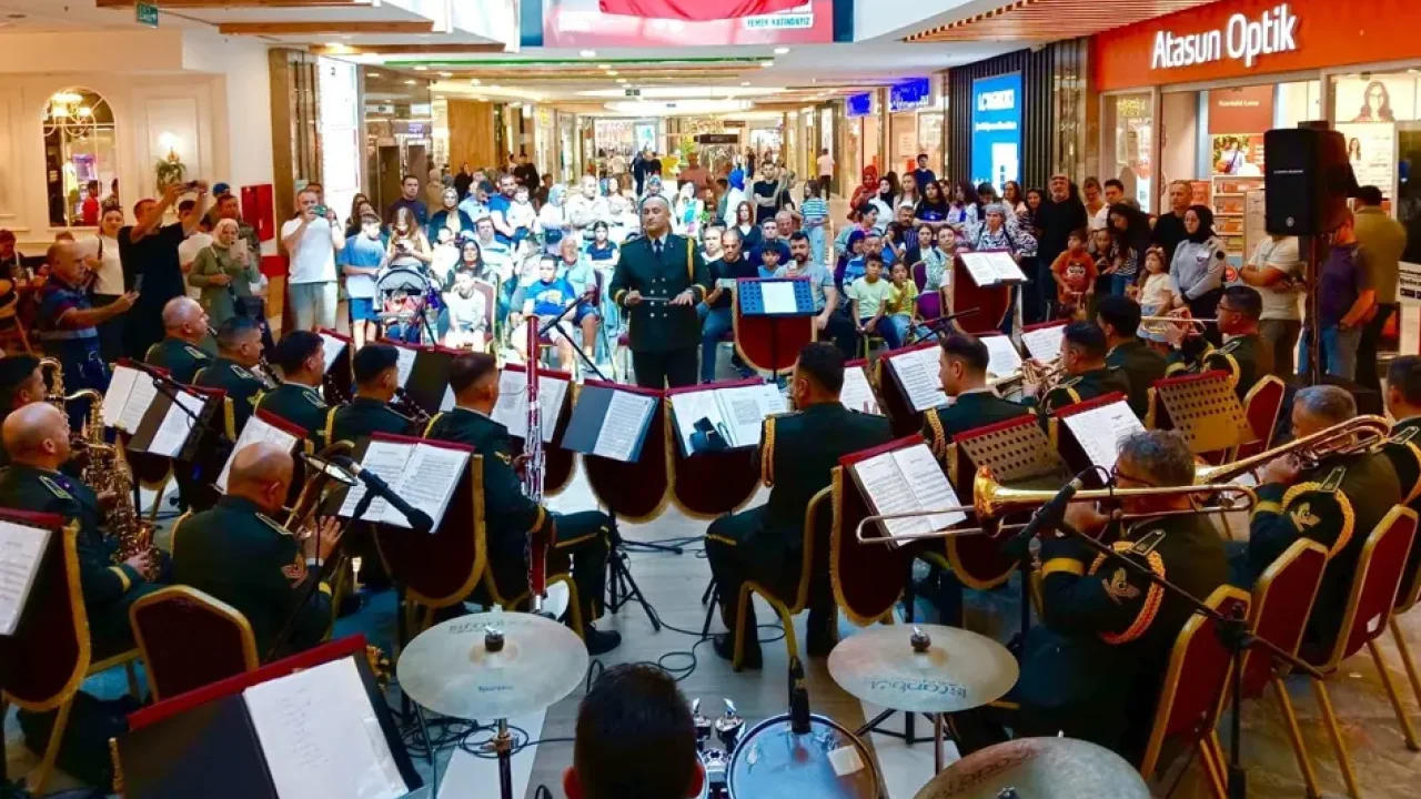 IYAŞPARK AVM’de Gaziler Günü konseri