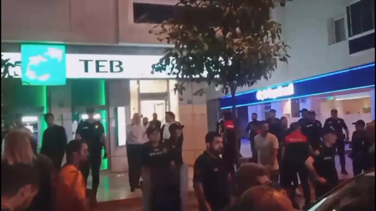 İzmir banka rehinesi krizi şüphelinin teslim olmasıyla bitti