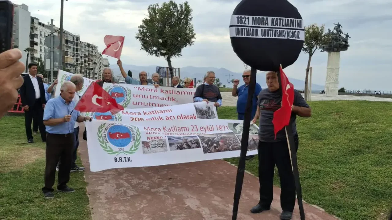 İzmir'de Mora Katliamı'nın 205. yılı anıldı