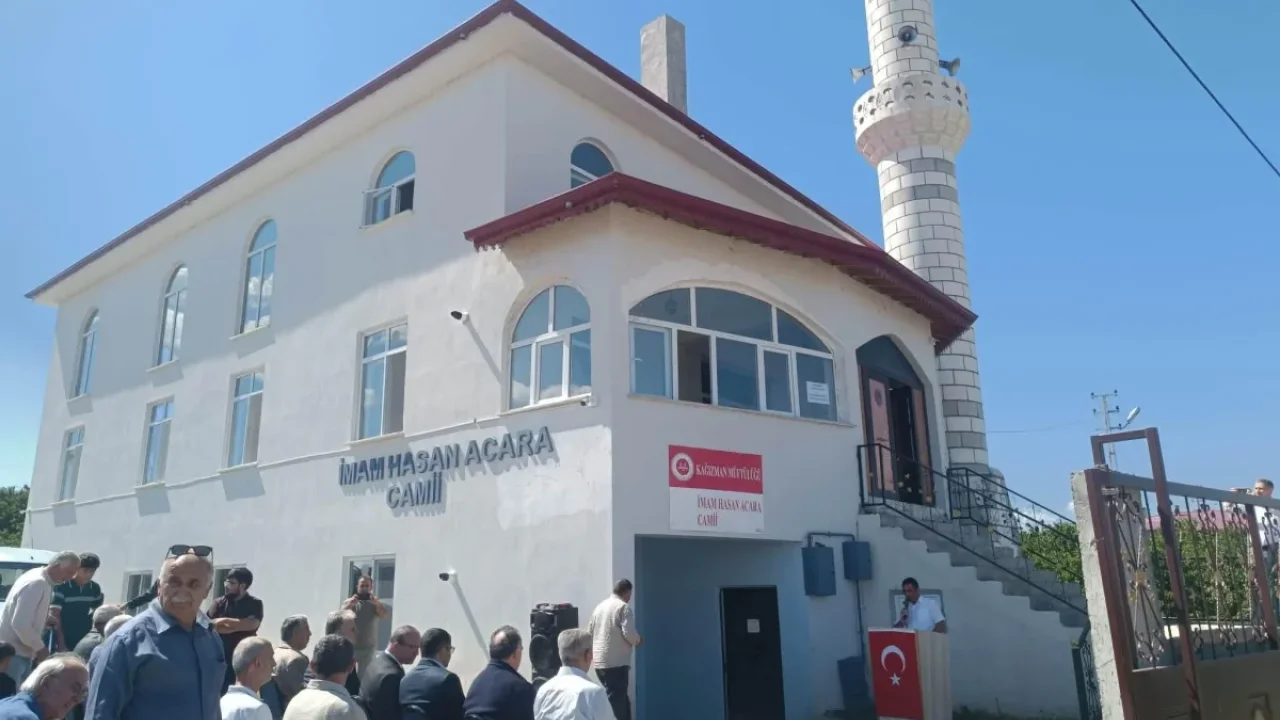 Kağızman’da İmam Hasan Acara Camii ibadete açıldı