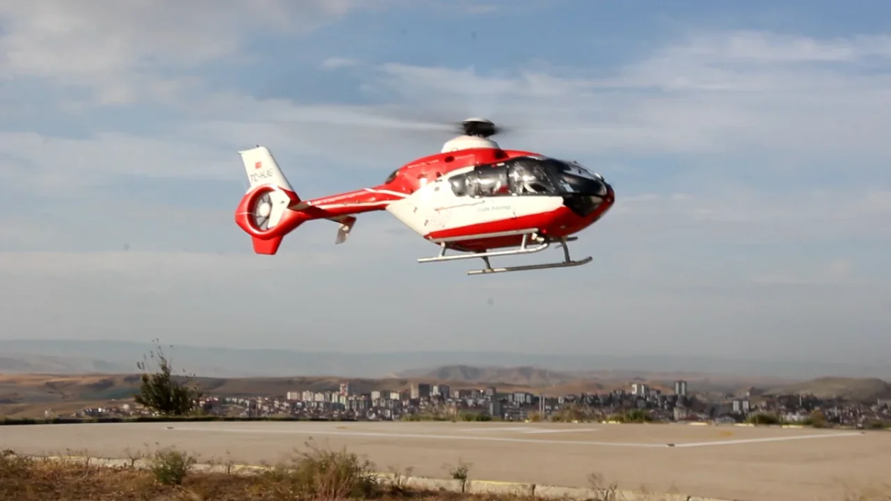 Kalp krizi geçiren hasta helikopterle hastaneye ulaştı