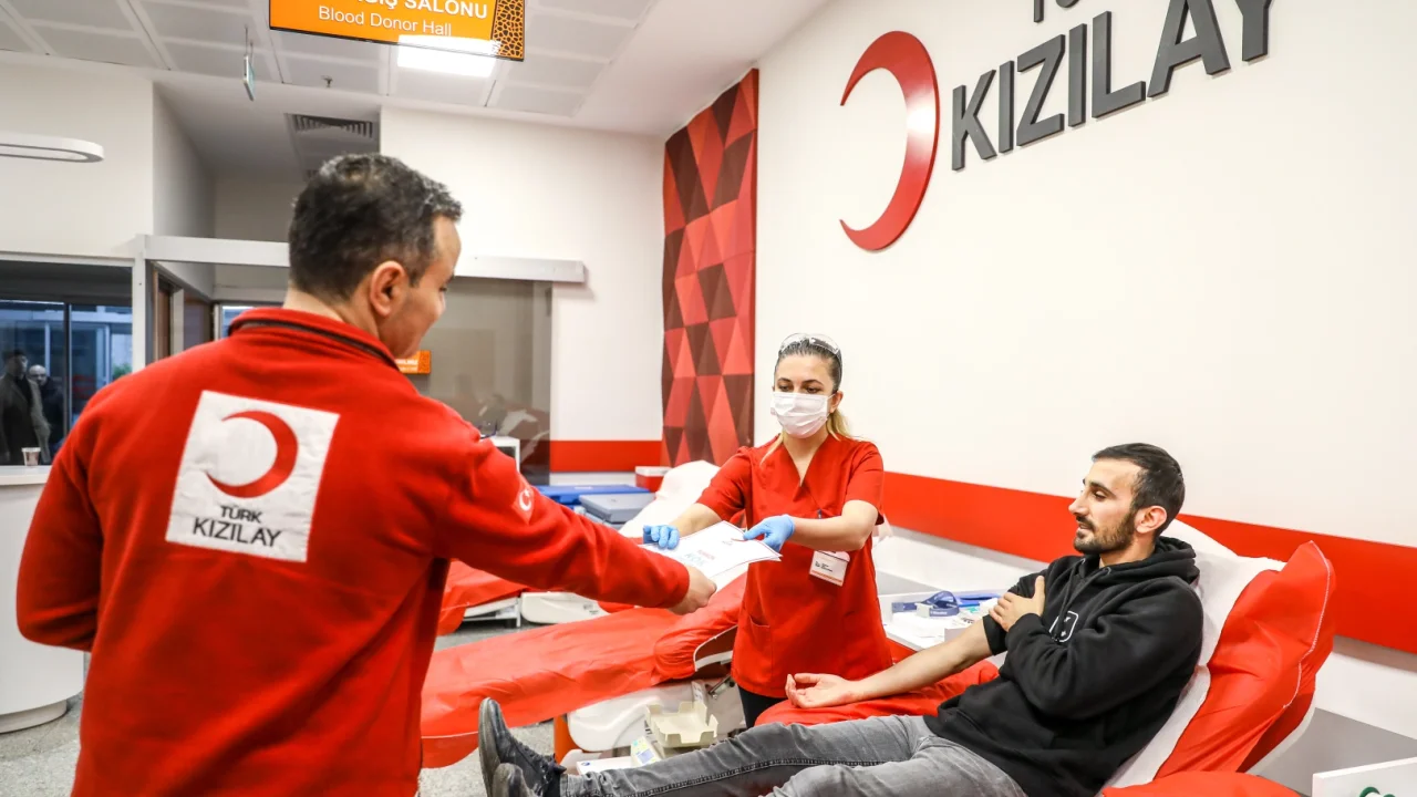 Kan bağışı oranları gençlerin ilgisiyle yükseliyor