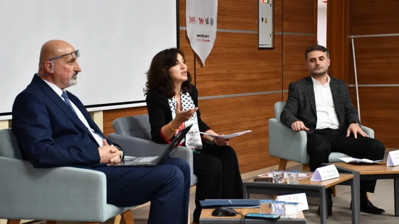 Kars’ta Gazze’de yükseköğretimin durumu ele alındı