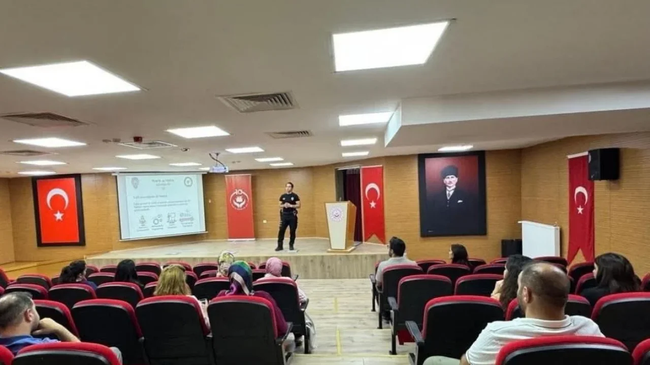 Kars'ta trafik farkındalığı için eğitim düzenlendi