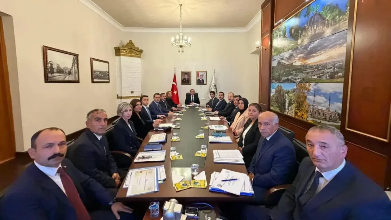 Kars Valiliği, sosyal yardımlar için toplantı gerçekleştirdi