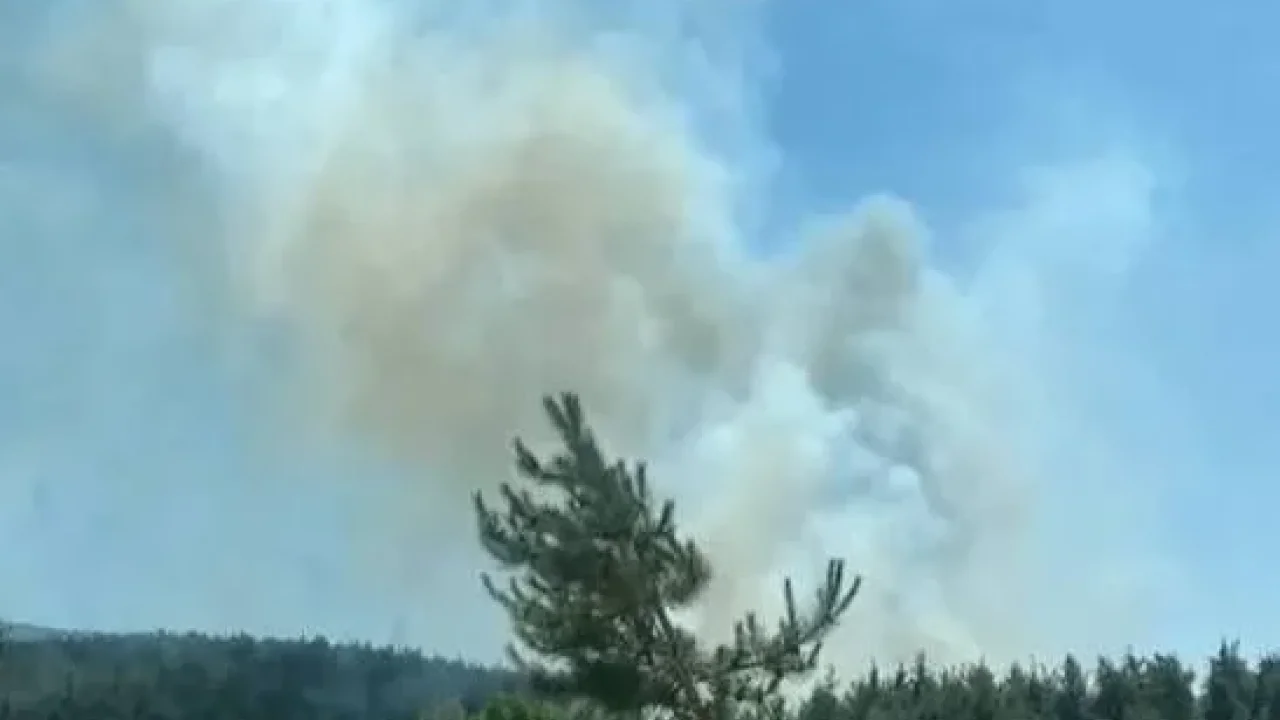 Kastamonu’da ahşap evde başlayan yangın 7 eve sıçradı