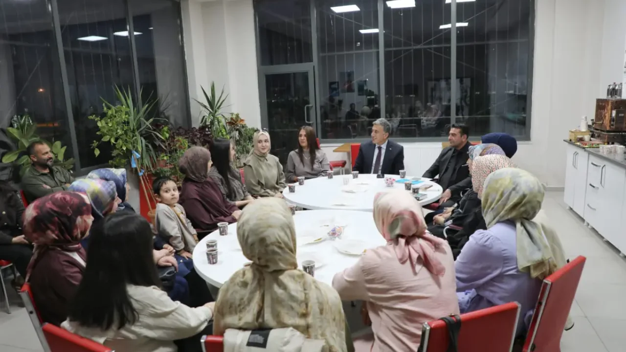 Kitap sohbetleri projesi Ağrı'da öğretmenlerle başladı